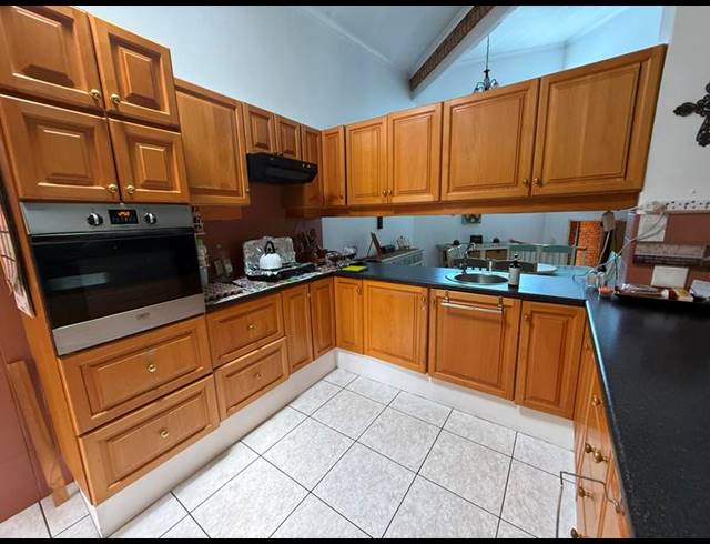 5 BEDROOM HOUSE FOR SALE IN THE REEDS